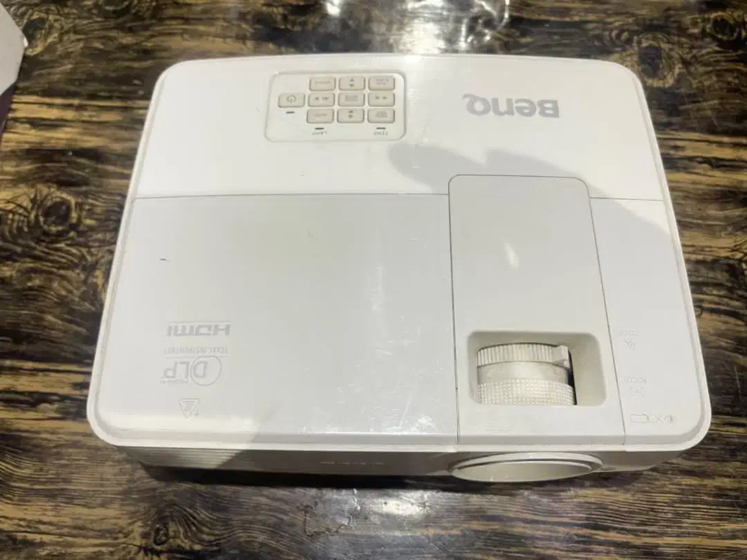 ویدئو پرژکتور benQ|تلویزیون و پروژکتور|اهواز, گلستان|دیوار