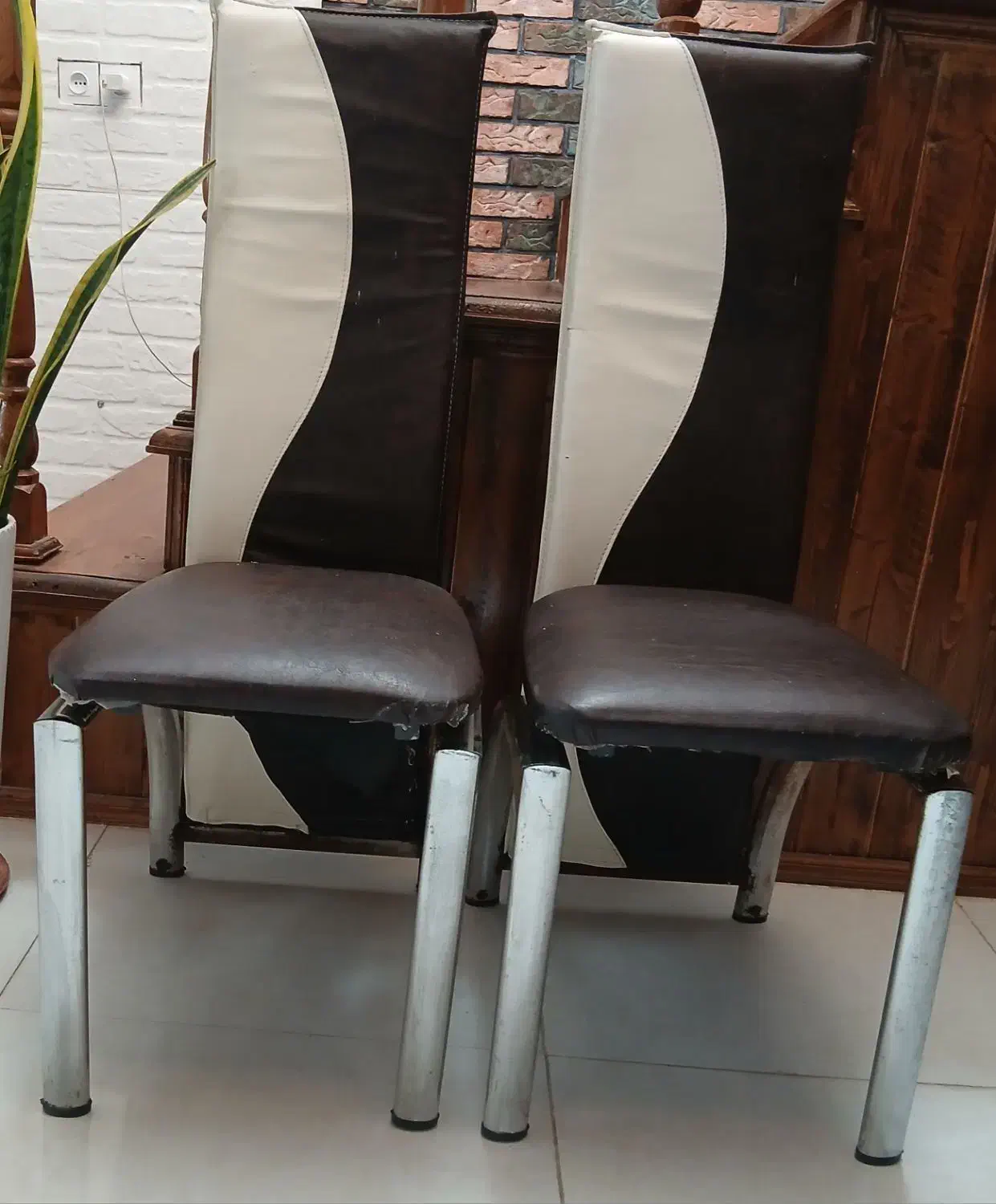 صندلی غذاخوری بسیار تمیز۴عدد|صندلی و نیمکت|چمستان, |دیوار