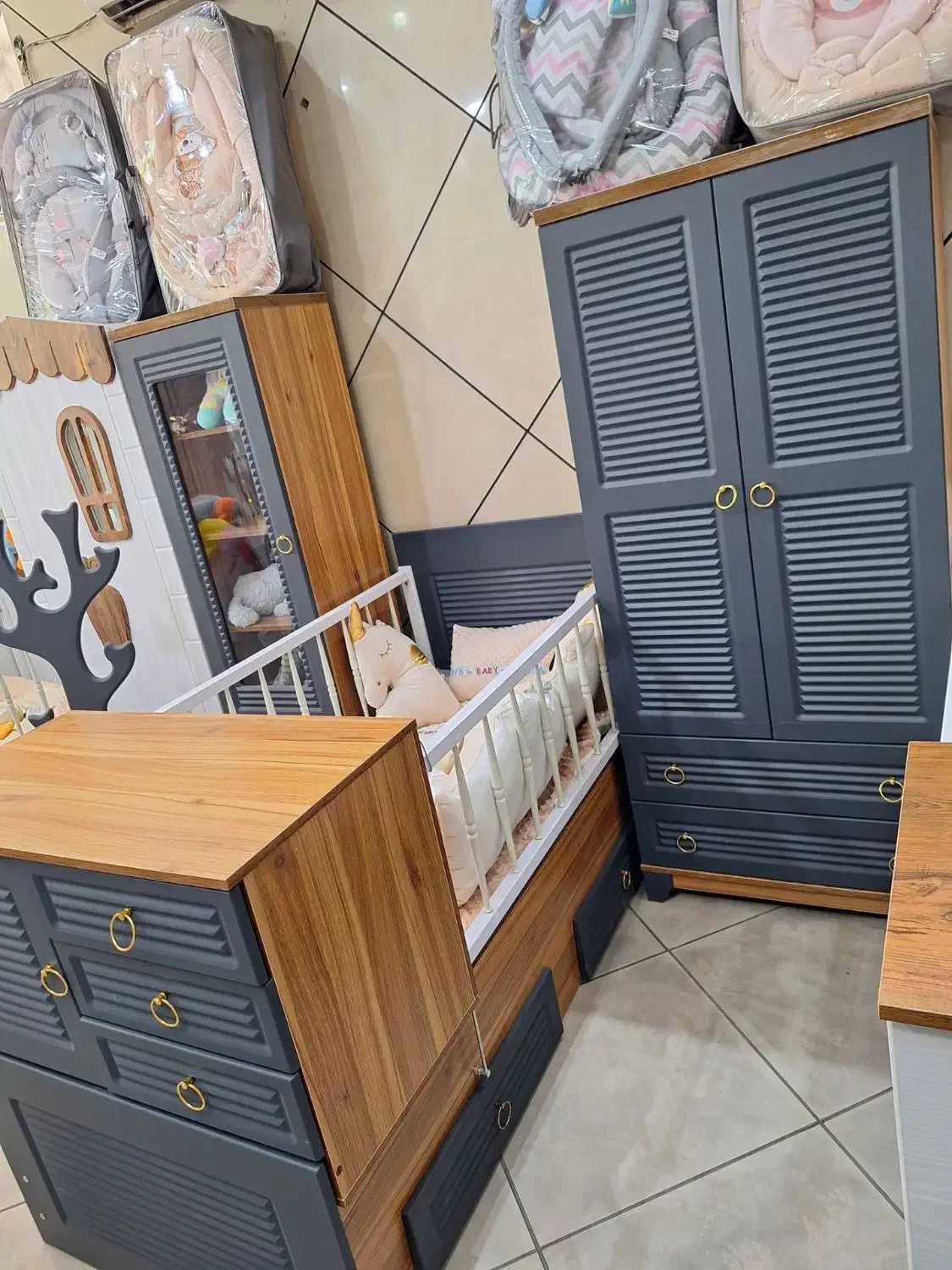 کمد ویترین + تخت دو منظوره  زیبا مدل جدید|اسباب و اثاث بچه|اصفهان, منتظرالمهدی|دیوار