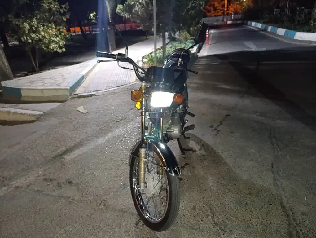 موتور هندا|موتورسیکلت|ری, جوانمرد قصاب|دیوار