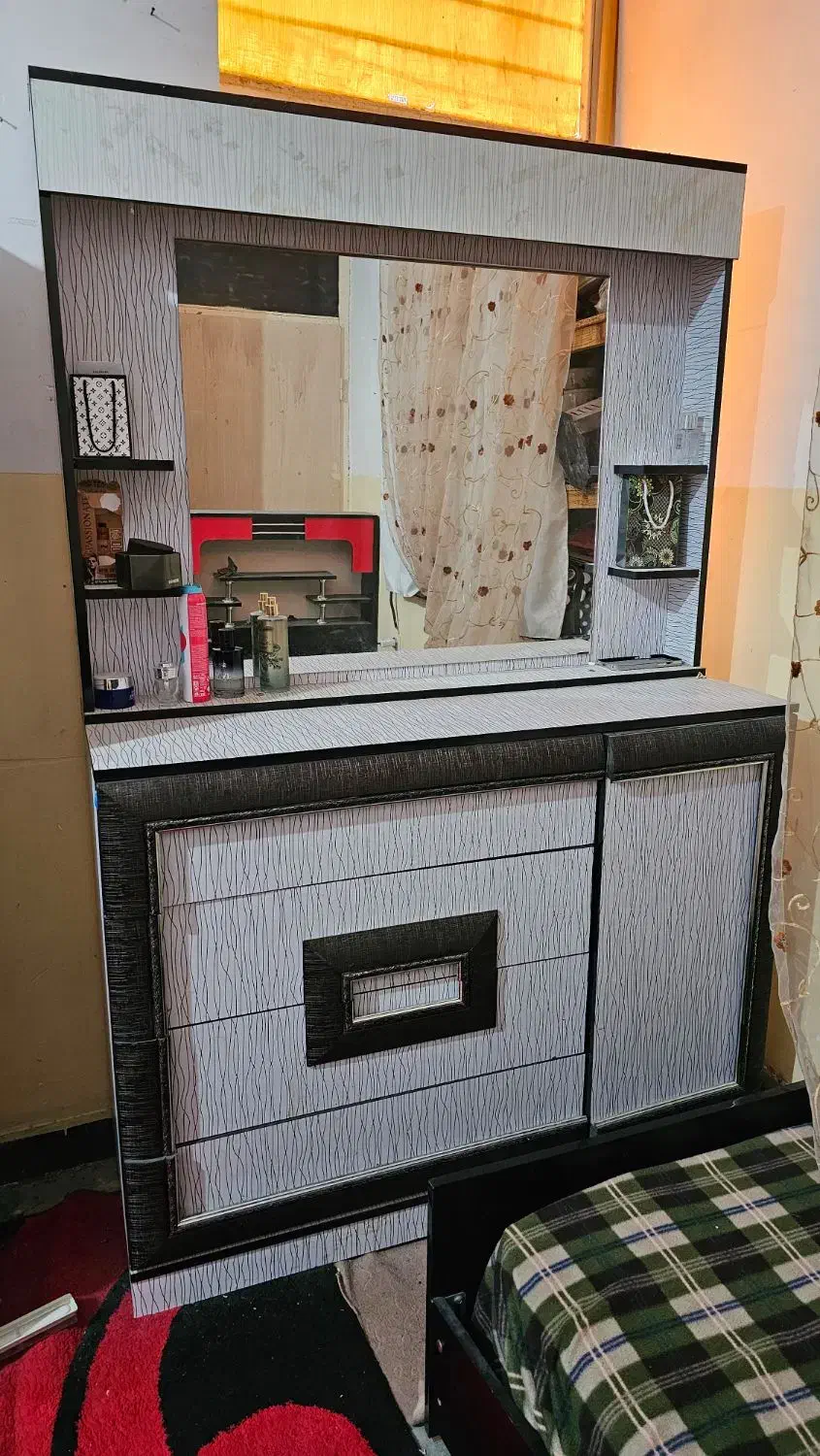 سرویس خواب و میز ارایشی|تخت و سرویس خواب|خورموج, |دیوار