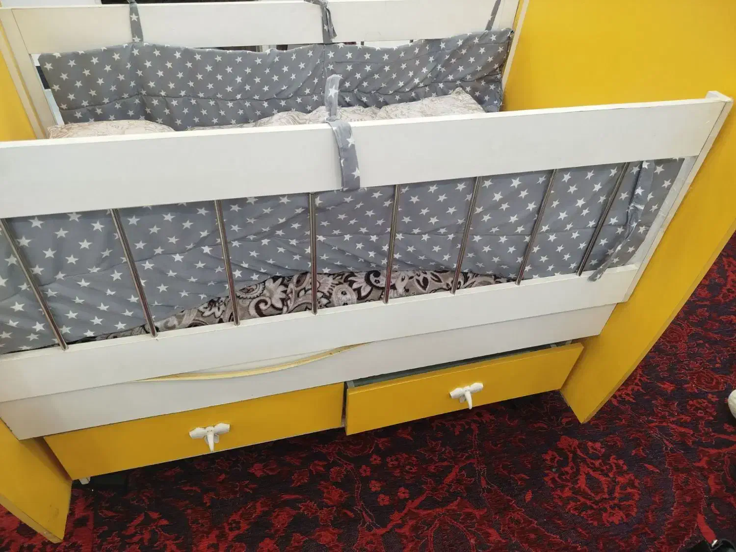 تخت کودک گهواره ای|تخت و صندلی بچه|ساوه, |دیوار