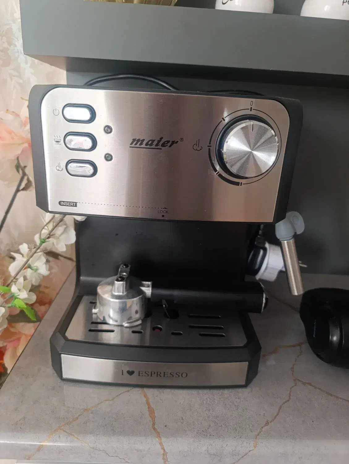 دستگاه قهوه ساز و هدفون|سماور، چای‌ساز، قهوه‌ساز|الشتر, |دیوار