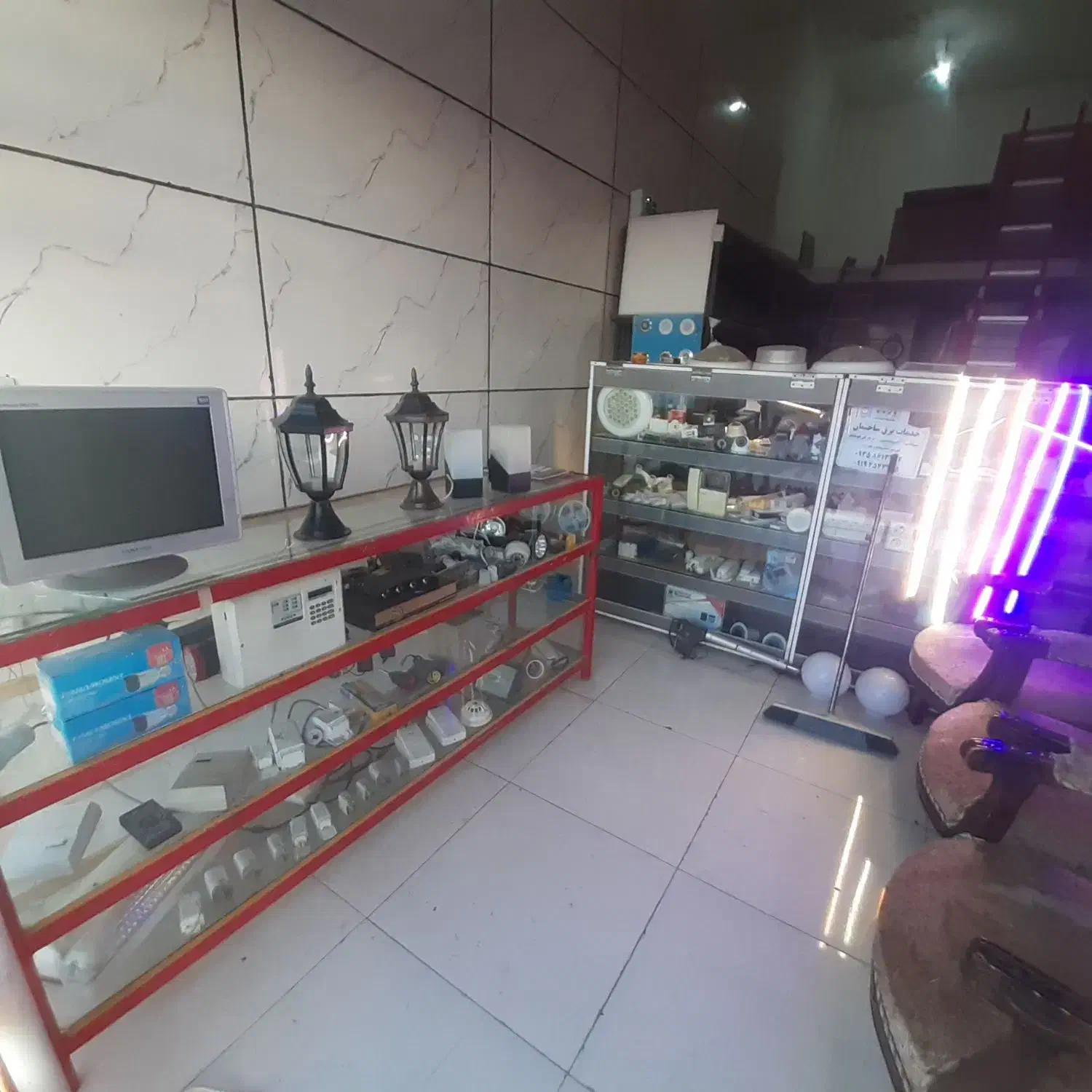 ویترین ام دی اف شیشه پیشخوان ویترین اهنی|فروشگاه و مغازه|هشتگرد, کوی یاران|دیوار