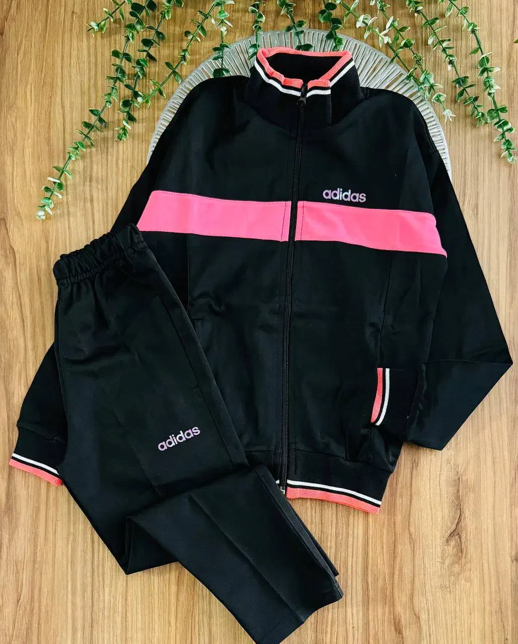 رزمشکی|لباس|تربت جام, شهرک معلم|دیوار