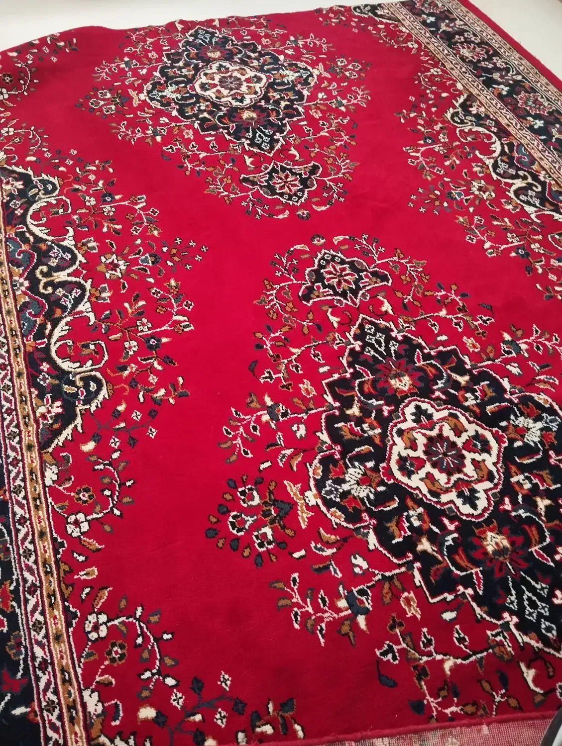 فرش قرمز|فرش|بجنورد, |دیوار