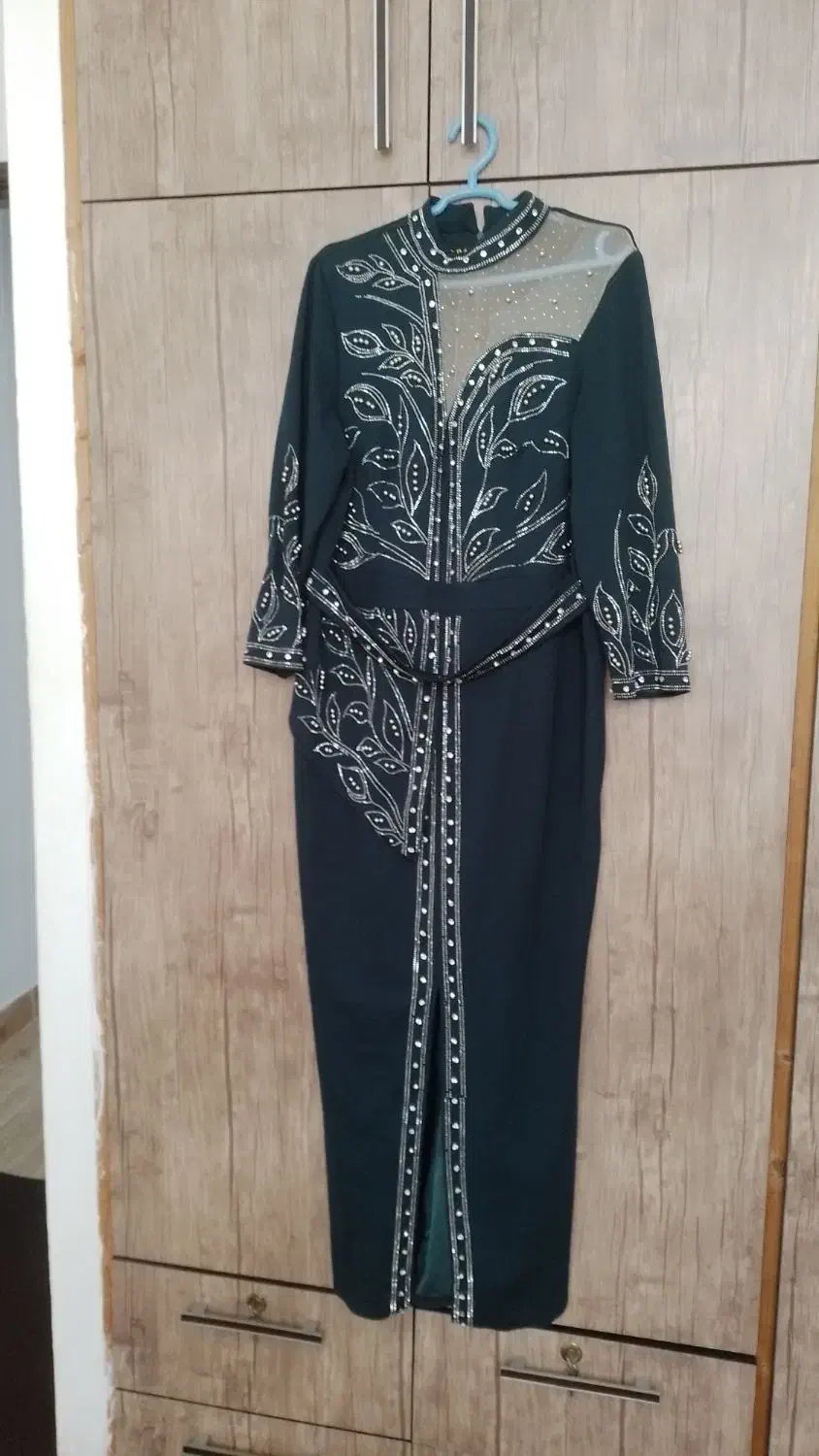 لباس مجلسی.|لباس|بندر انزلی, نوغان|دیوار