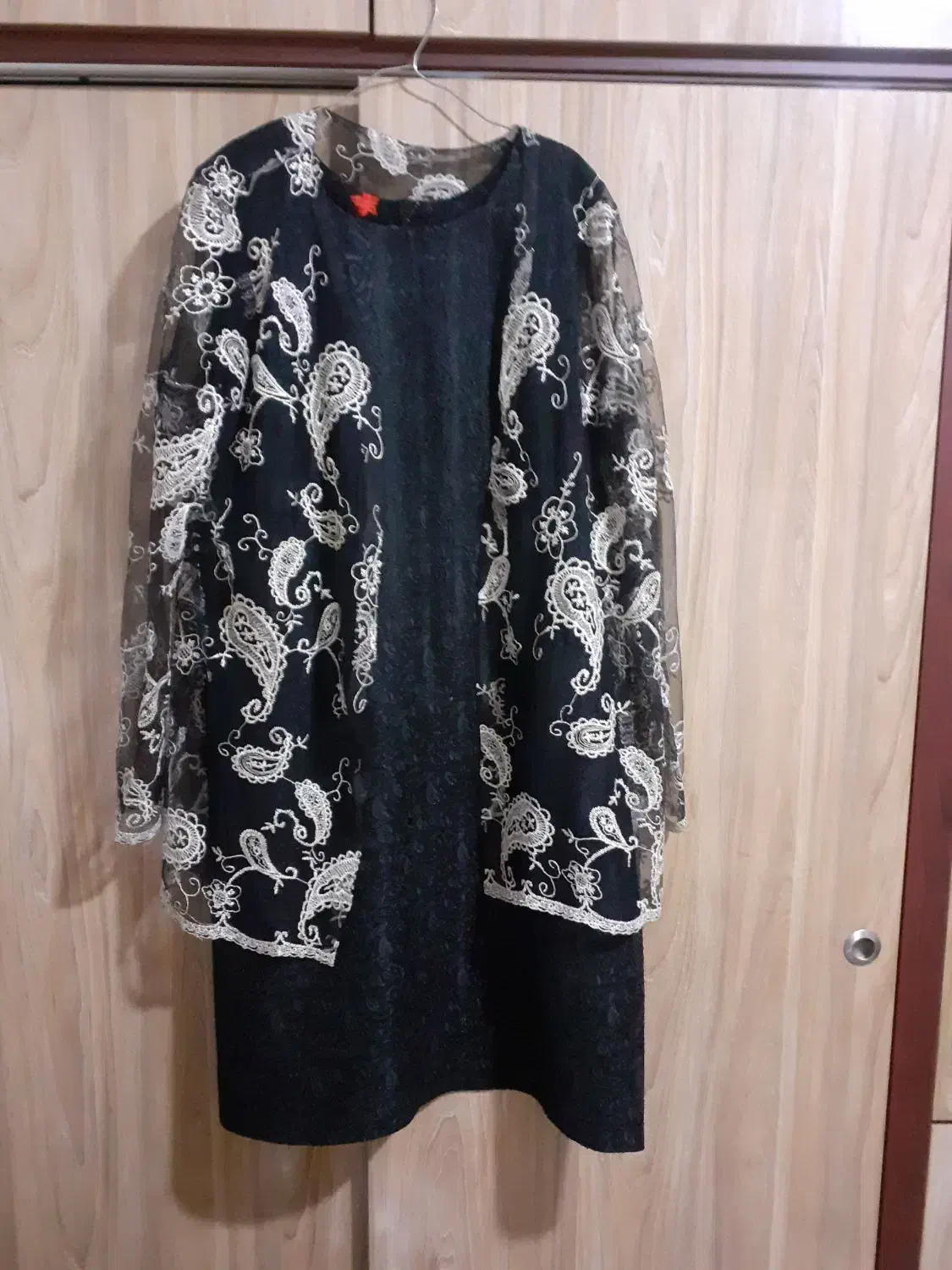 لباس مجلسی|لباس|تهران, والفجر (افسریه)|دیوار