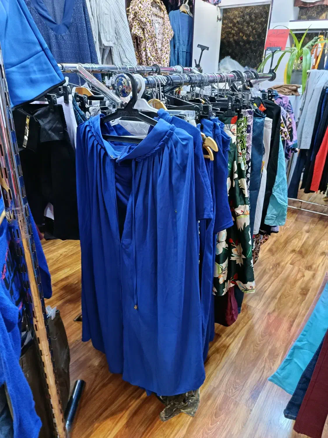 فروش عمده پوشاک مردانه و زنانه زیر قیمت|عمدهفروشی|کیش, |دیوار