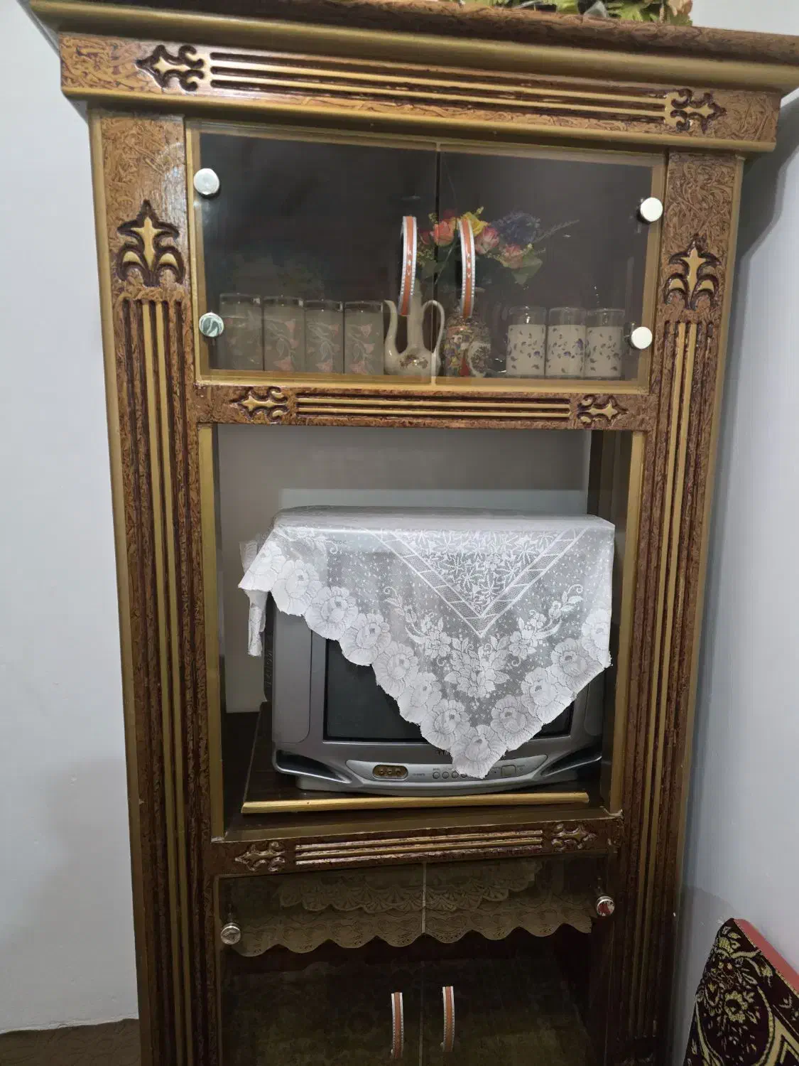 مبل ۸نفره وی ویترین|بوفه، ویترین، کنسول|آستانه اشرفیه, |دیوار