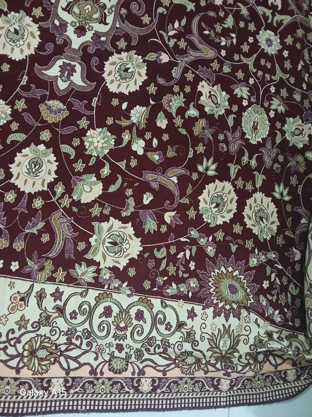 روفرشی|روفرشی|شیراز, کوشک میدان|دیوار