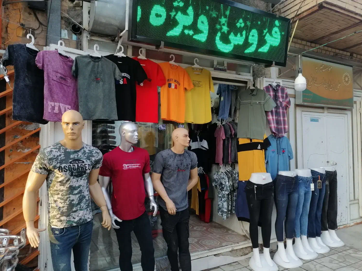 واگذاری مغازه پوشاک مردانه|اجارهٔ مغازه و غرفه|نی‌ریز, |دیوار