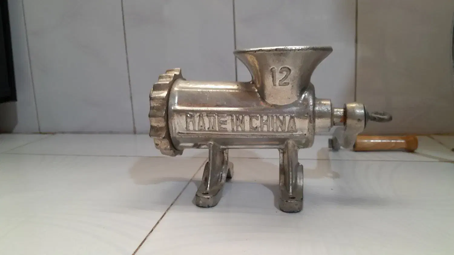 چرخ گوشت دستی|کلکسیون اشیاء عتیقه|سمنان, |دیوار