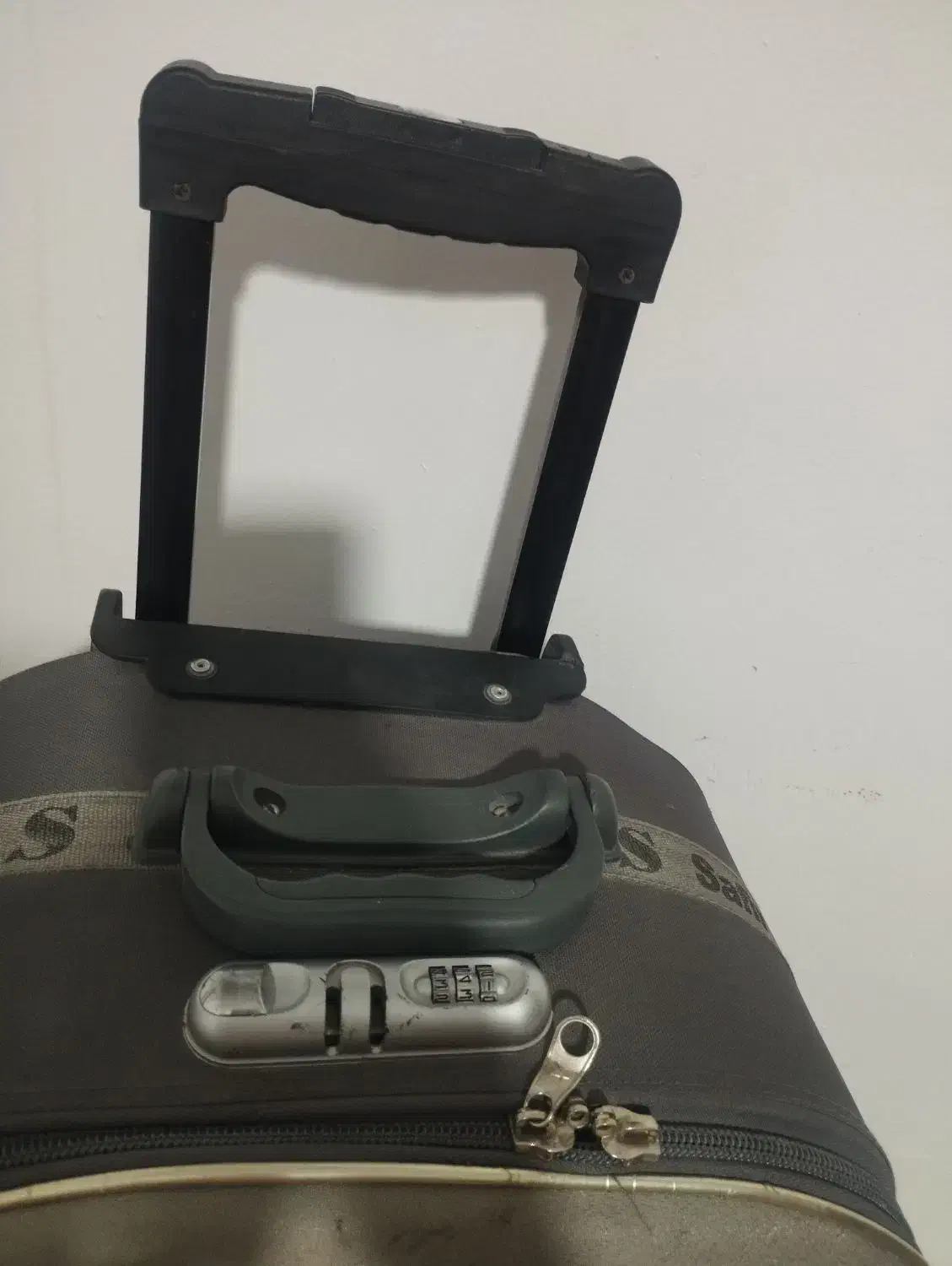 چندان مسافرتی|کیف، کفش، کمربند|مشهد, خواجه ربیع|دیوار