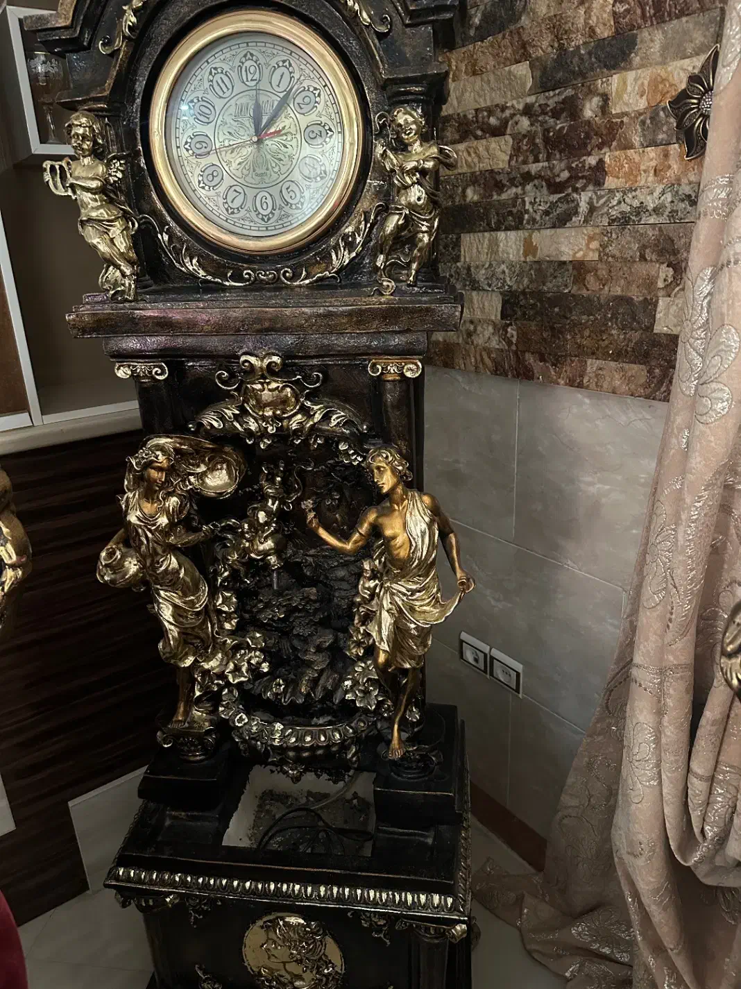 ساعت ایستاده با آبنما|ساعت دیواری و تزئینی|چهارباغ, |دیوار