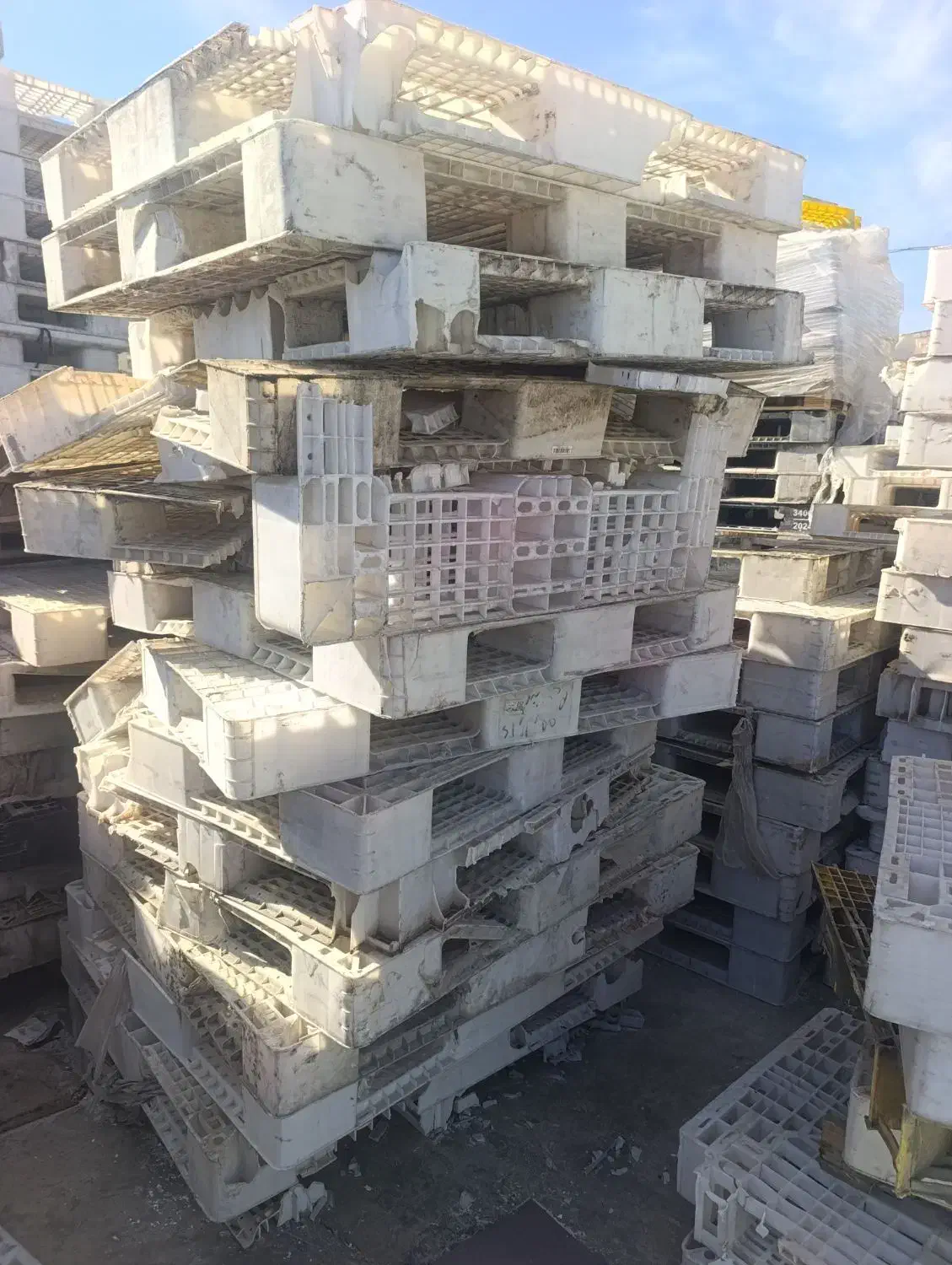 پالت پلاستیکی سفید|خدمات پیشه و مهارت|زرندیه, |دیوار