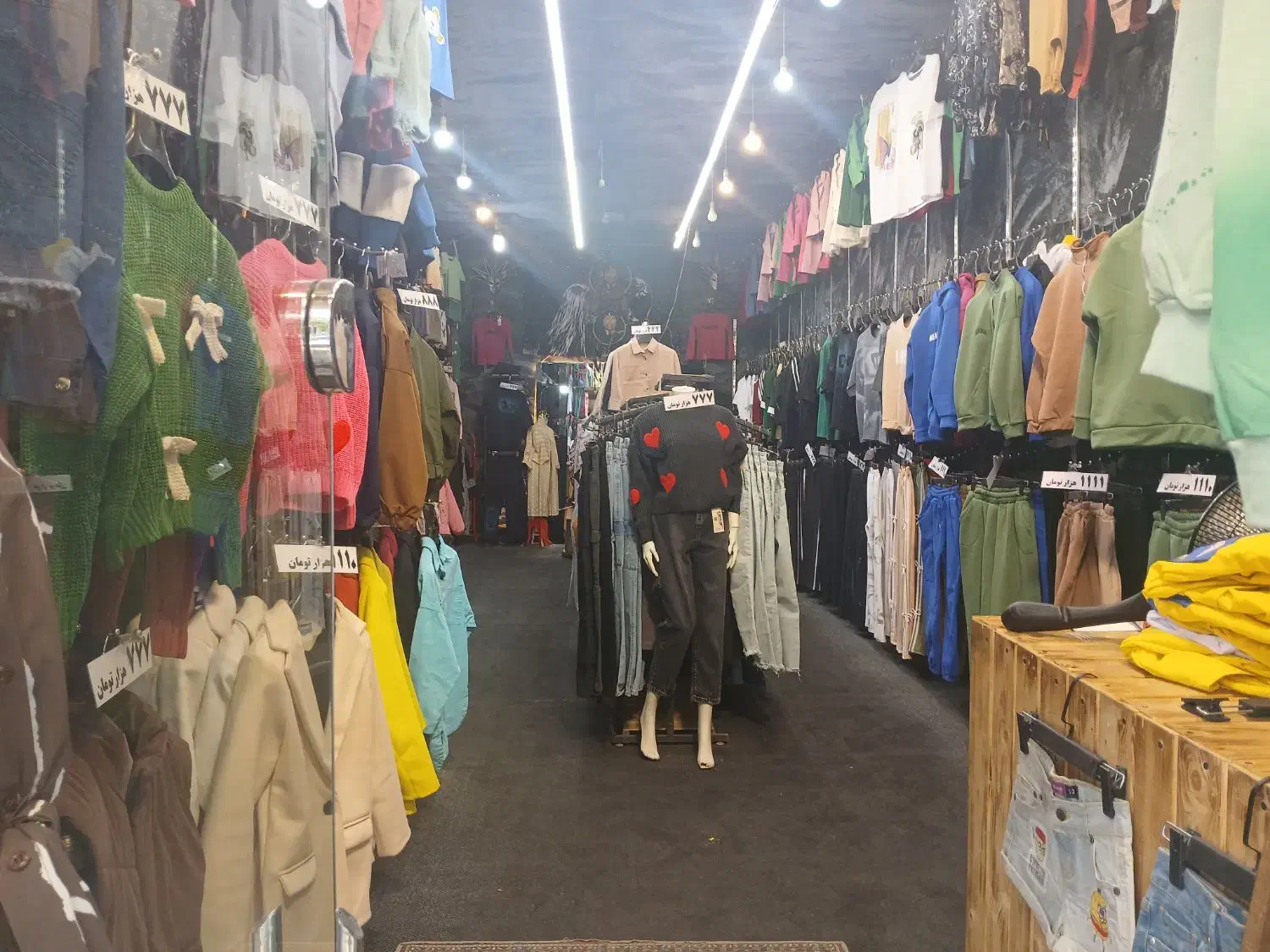 واگذاری اجناس و دکوراسیون کامل فروشگاه زنانه|فروشگاه و مغازه|اصفهان, کوی ولی عصر|دیوار