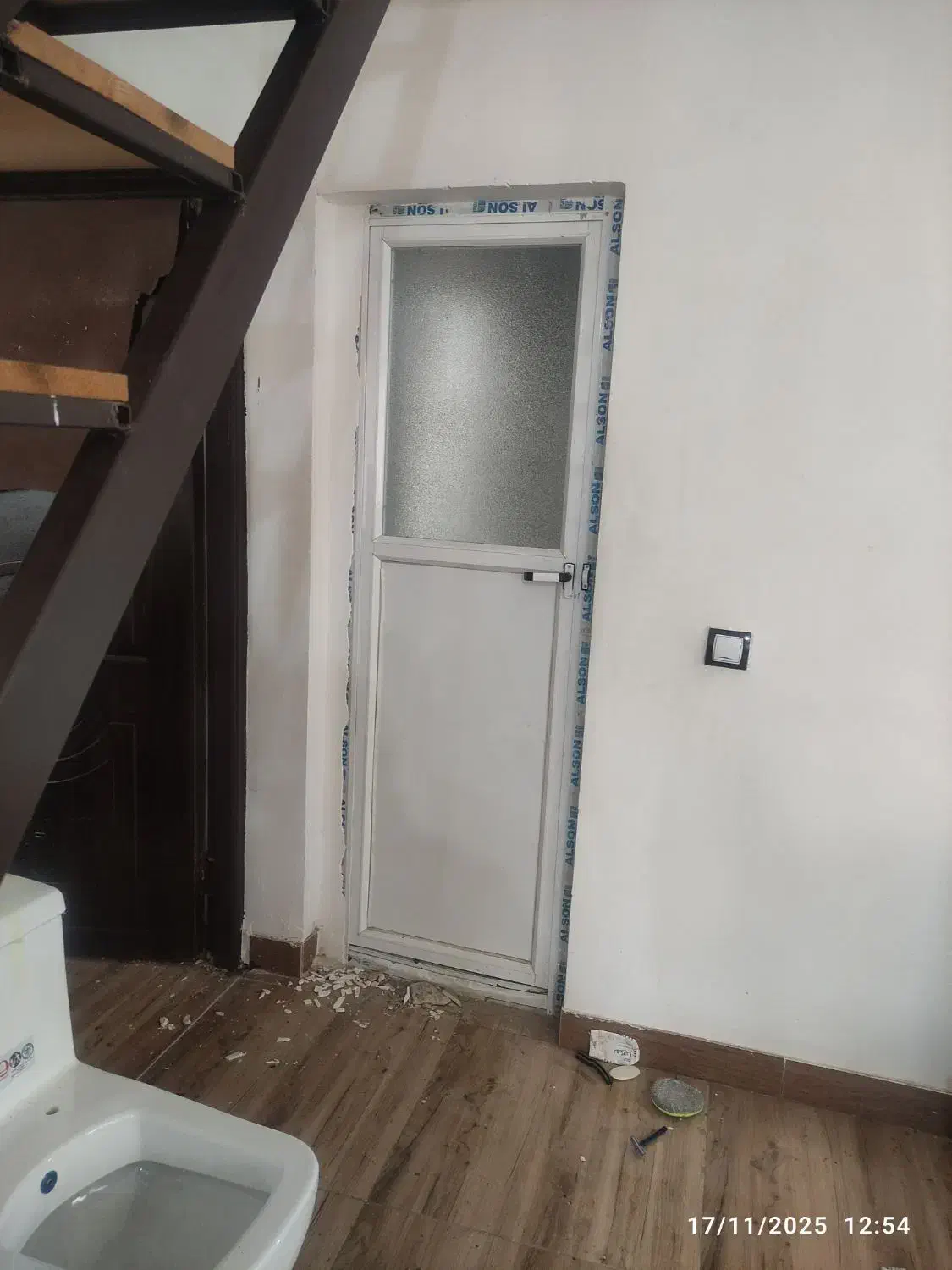 درب سرویس المینیوم|مصالح و تجهیزات ساختمان|فومن, |دیوار