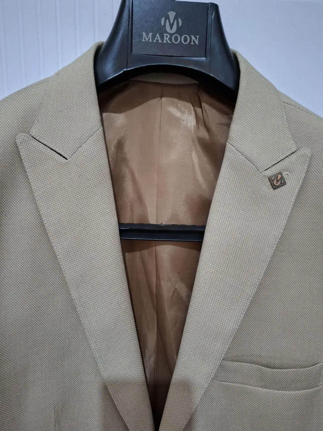 کت اسپرت|لباس|ری, سرتخت|دیوار