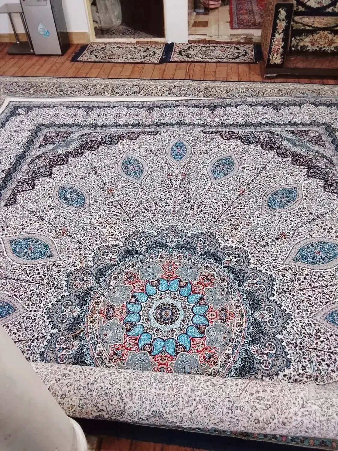 قالی ۷۵۰شانه ۱۰رنگ اصل گل ریز ضمانتی|فرش|بم, |دیوار