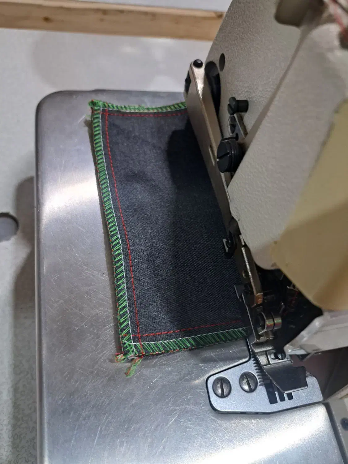 سردوز ۵ نخ جگوار دینام بزرگ . در حد نو واقعی|چرخ خیاطی و ریسندگی|کاشمر, |دیوار