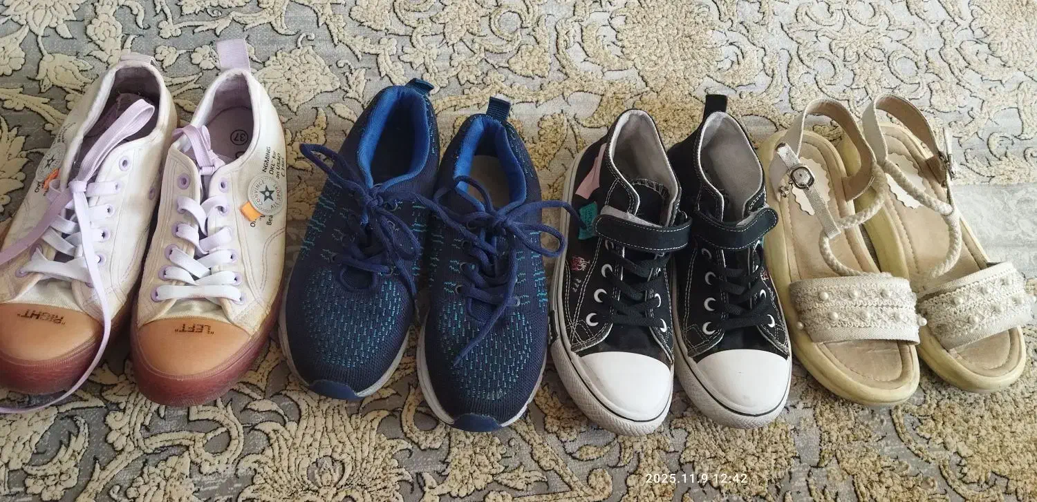 تعدادی کفش|کیف، کفش، کمربند|کازرون, |دیوار