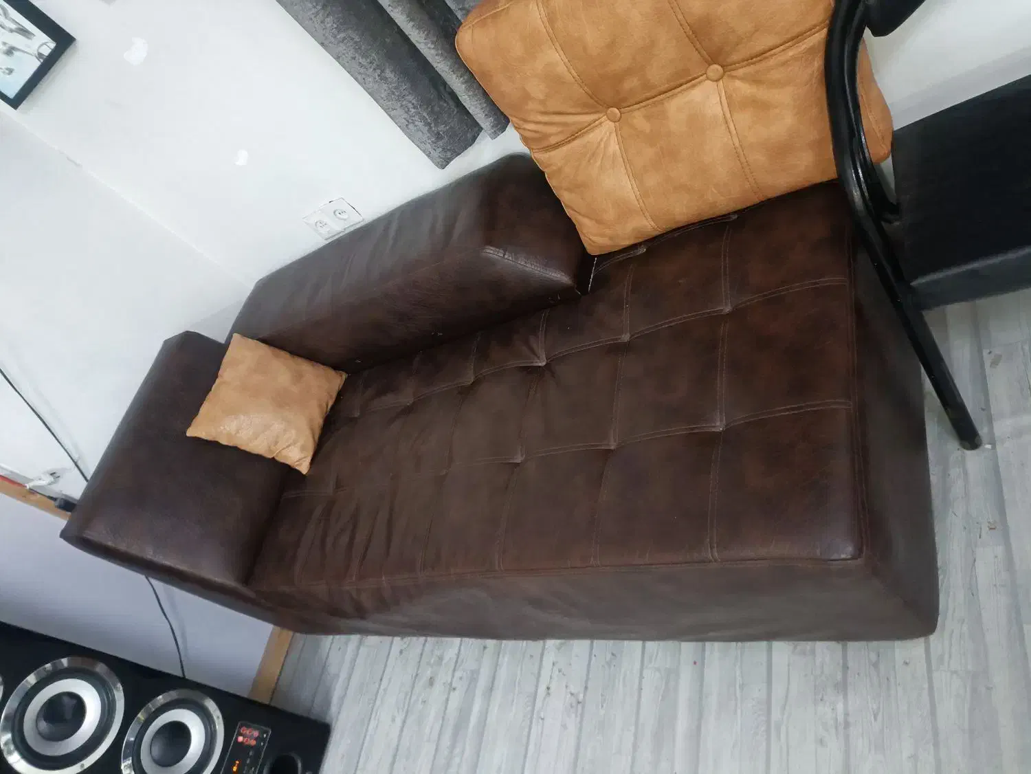 دو عدد مبل چرم دونفره|مبلمان خانگی و میز عسلی|بندر انزلی, آخرخط|دیوار