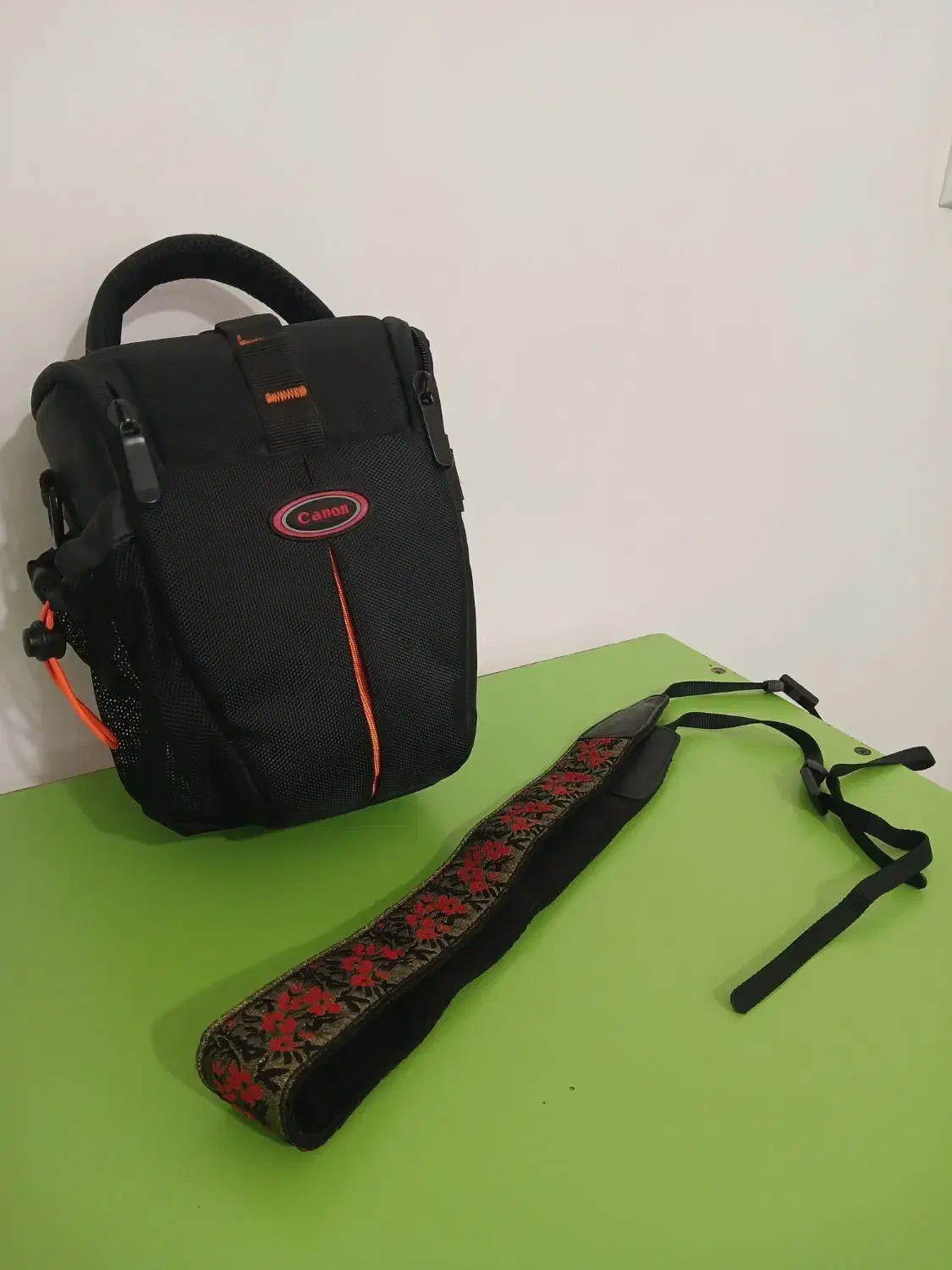 کیف وگردنی دوربین کانن|دوربین عکاسی و فیلم‌برداری|پیرانشهر, |دیوار