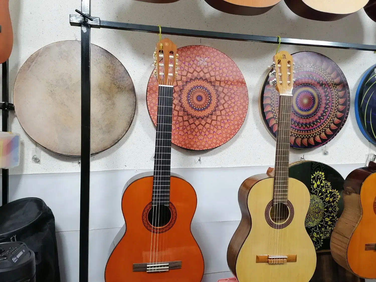 دف.سه تار|سازهای سنتی|همدان, |دیوار