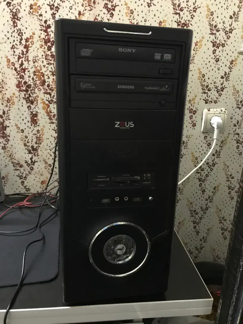 کامپیوتر|رایانه رومیزی|بروجرد, |دیوار