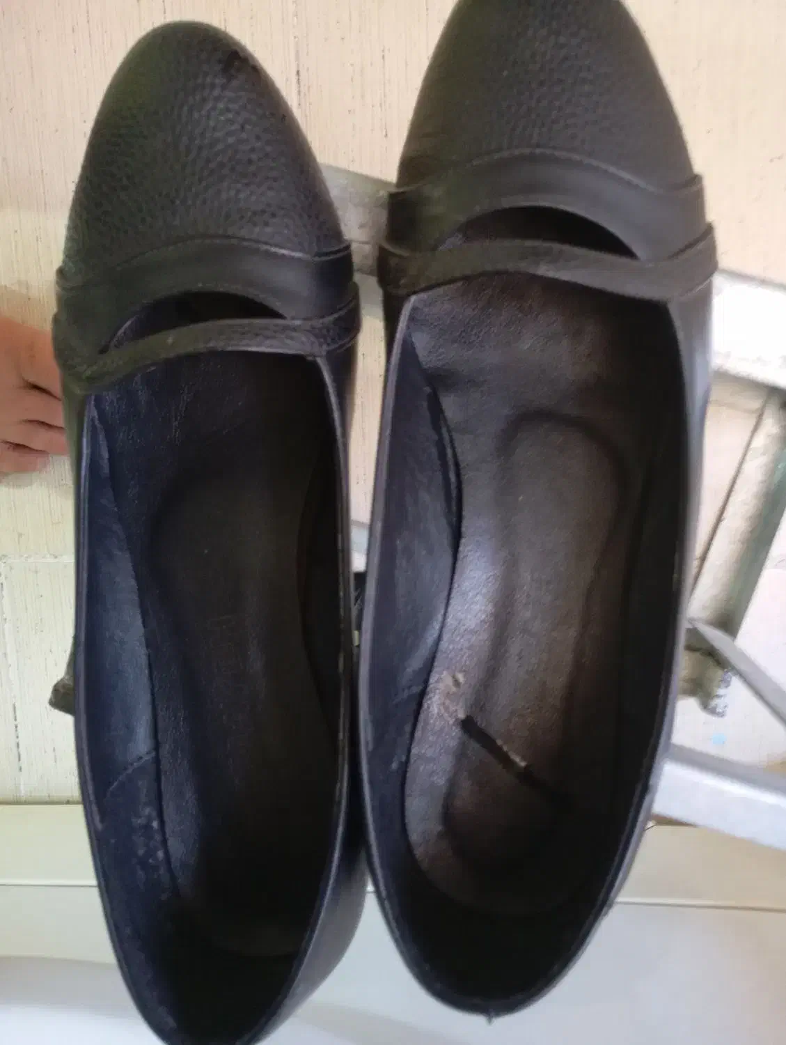 سلام‌یک‌جفت‌بوت‌وکفش‌وجلسی‌بفروش‌میرسد|کیف، کفش، کمربند|بروجرد, |دیوار