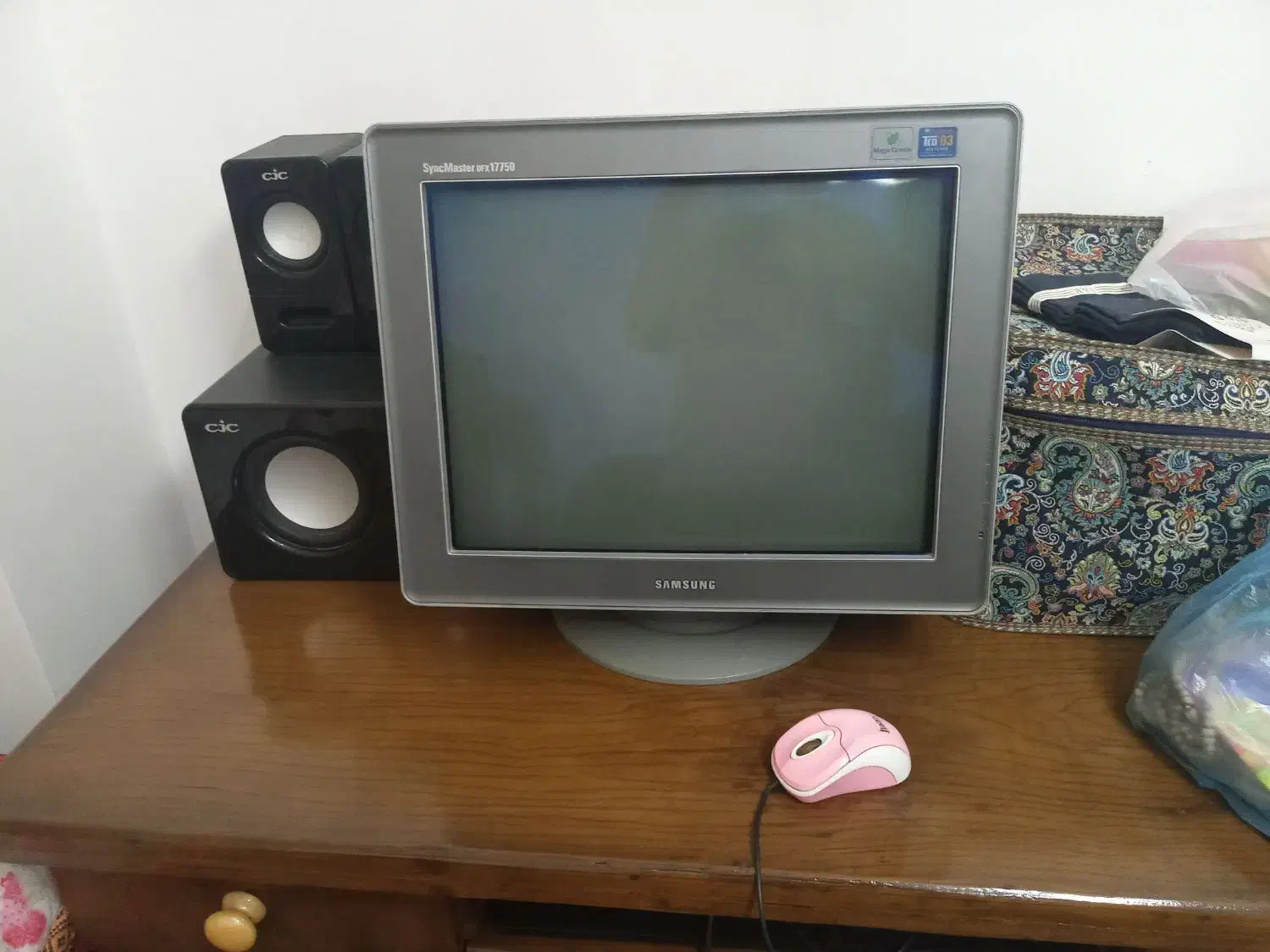 سیستم بهمراه کیس گیمینگ و باندو کیبورد و میز درجه۱|رایانه رومیزی|ساری, |دیوار