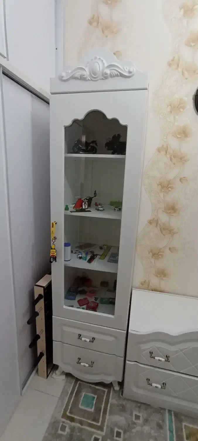 تخت کودک و نوجوان،ویترین ،میز تحریر|تخت و سرویس خواب|هشتگرد, شهرک فرهنگیان|دیوار