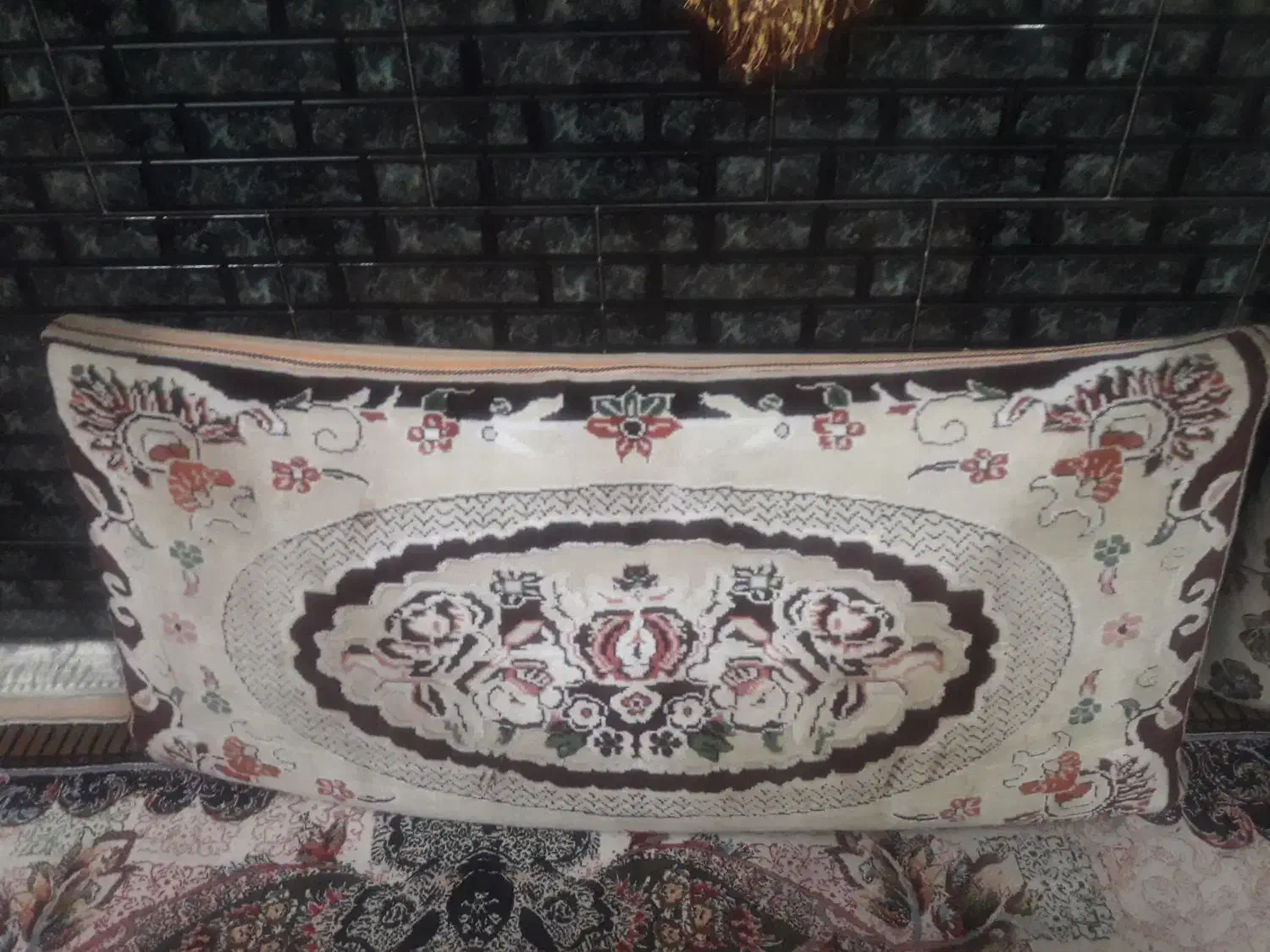 پشتی|پشتی|مشهد, هنرور|دیوار