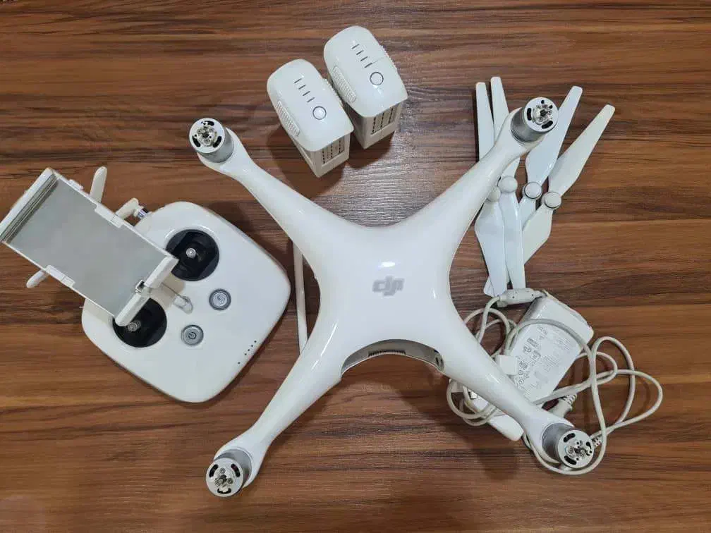 پهباد یا هلی شات فانتوم 4پرو|دوربین عکاسی و فیلم‌برداری|شیراز, حومه شیراز|دیوار