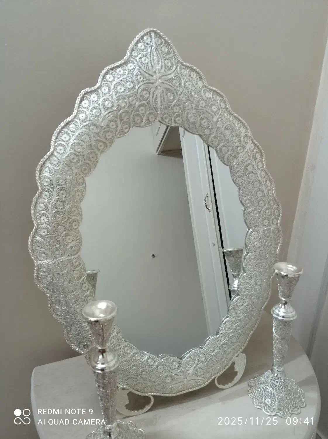 آیینه و شمعدان|آینه|ری, جوانمرد قصاب|دیوار