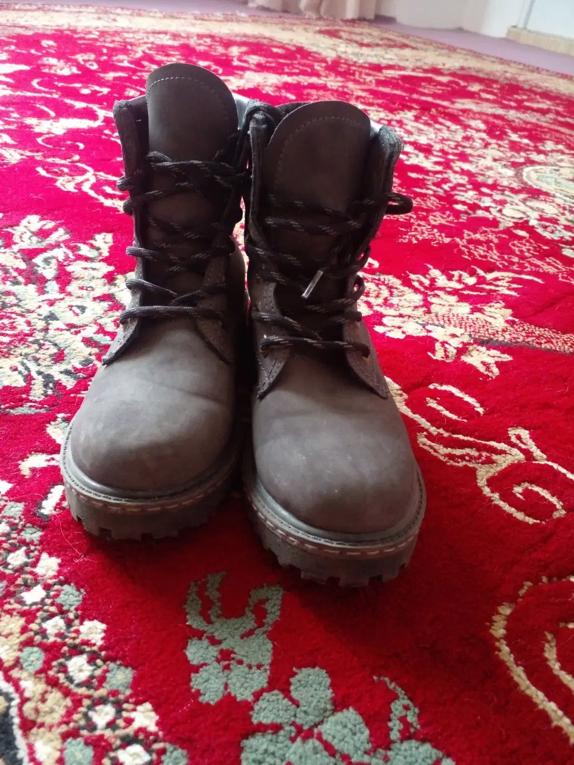 کفش|کیف، کفش، کمربند|اهر, |دیوار