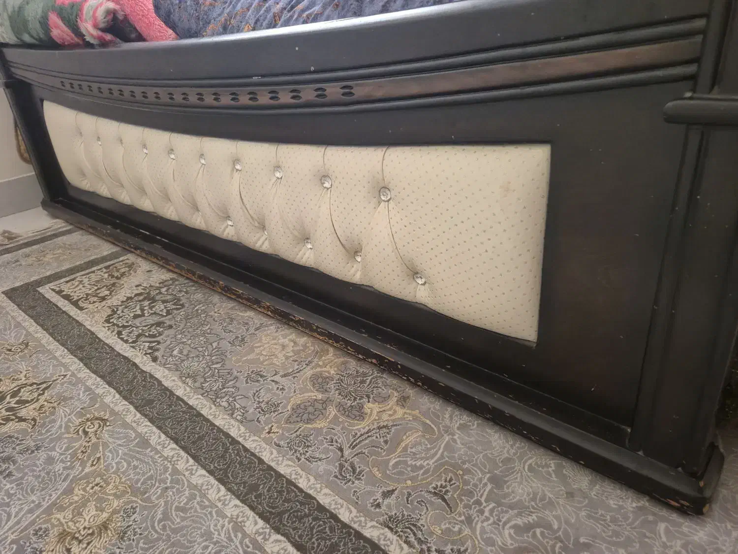 تخت دو نفره همراه دراور اینه با تشک ۵ تومن|تخت و سرویس خواب|ری, علایین|دیوار