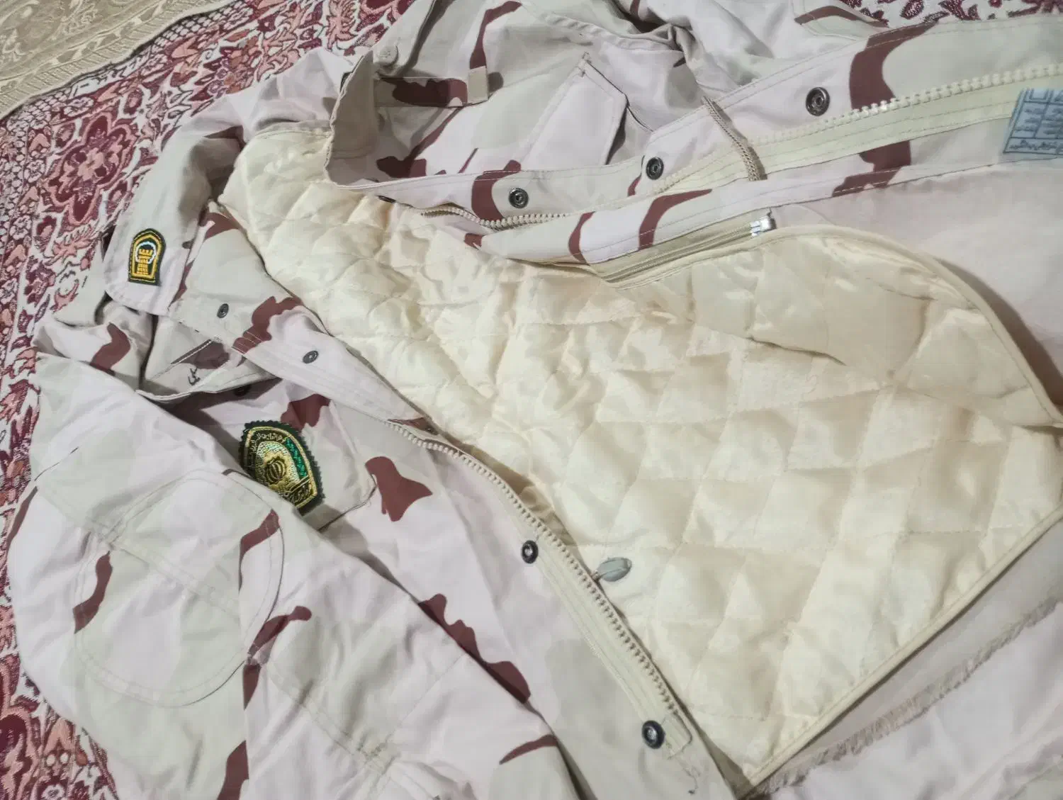 لباس نظامی|لباس|مشهد, طبرسی شمالی|دیوار