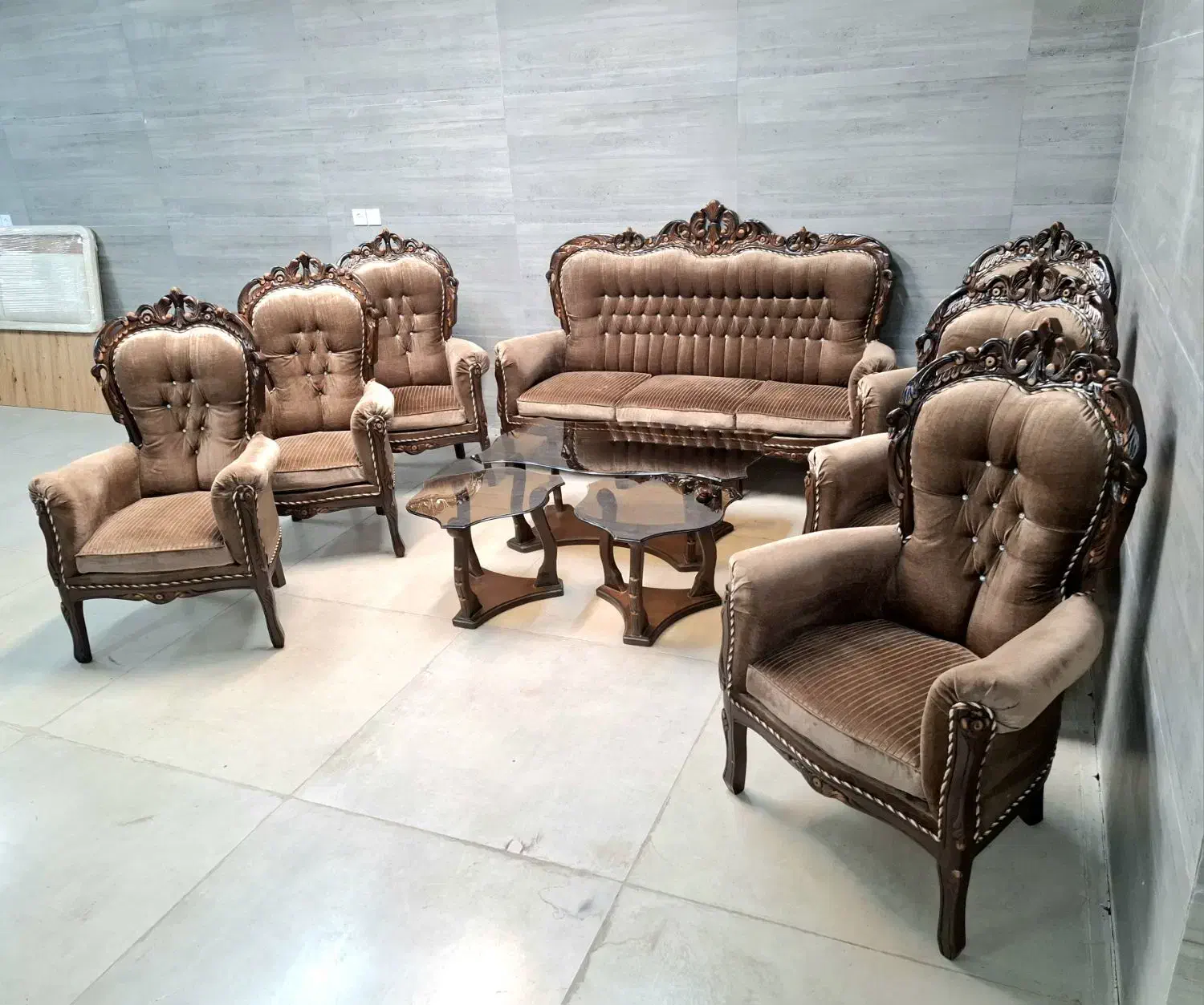 مبل استیل ۹ نفره ویکتوریا سالم و تمیز|مبلمان خانگی و میز عسلی|اصفهان, جلالیه|دیوار