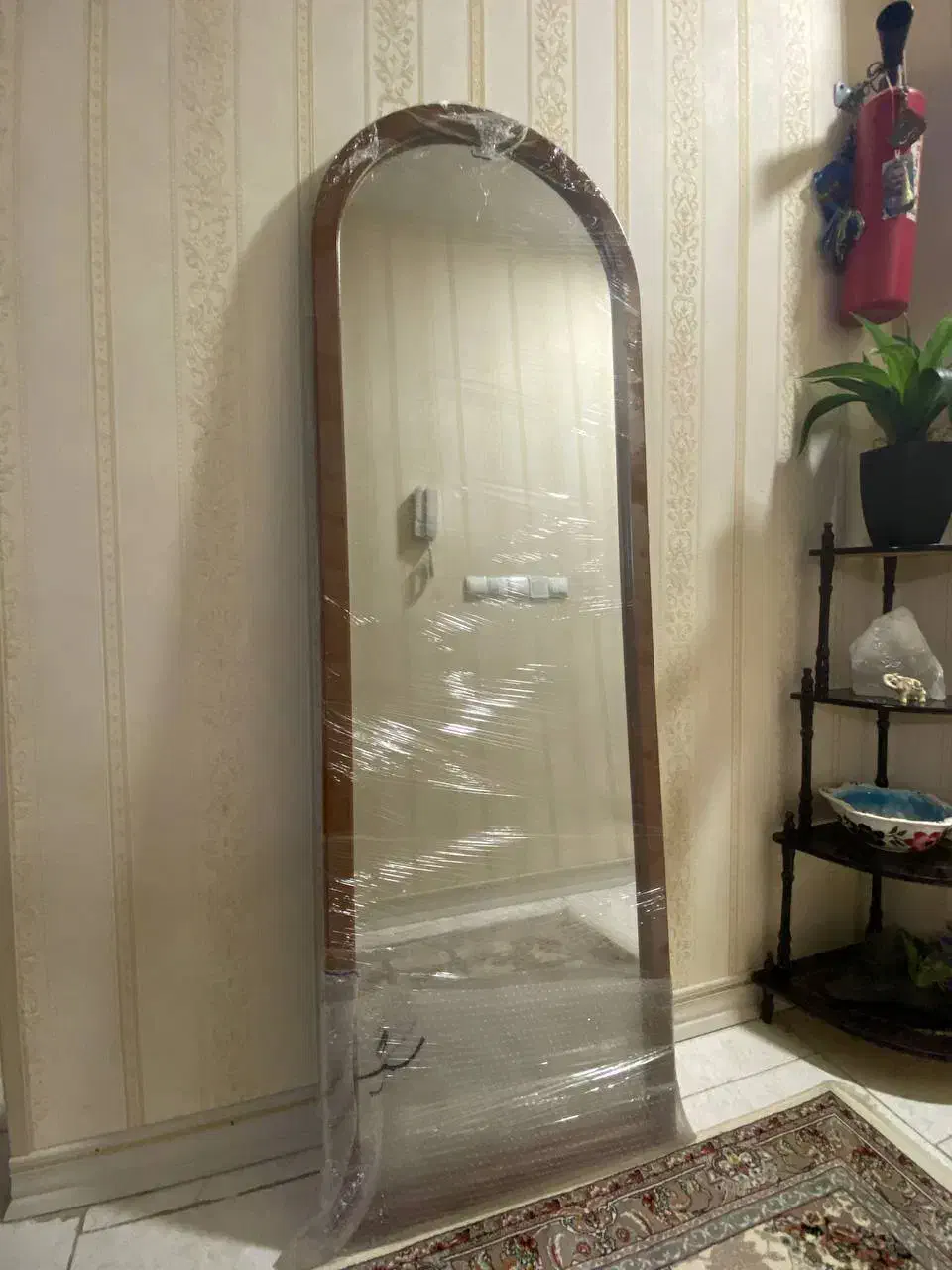 آئینه (آینه) قدی چوبی ایستاده|آینه|گلبهار, شهر جدید گلبهار|دیوار