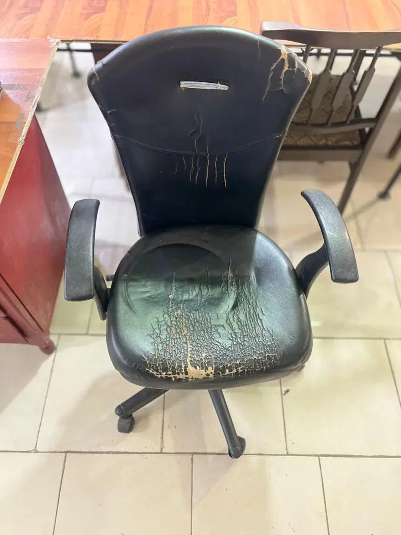 صندلی اداری نیاز به تعمیر|صندلی و نیمکت|کرج, کیانمهر|دیوار