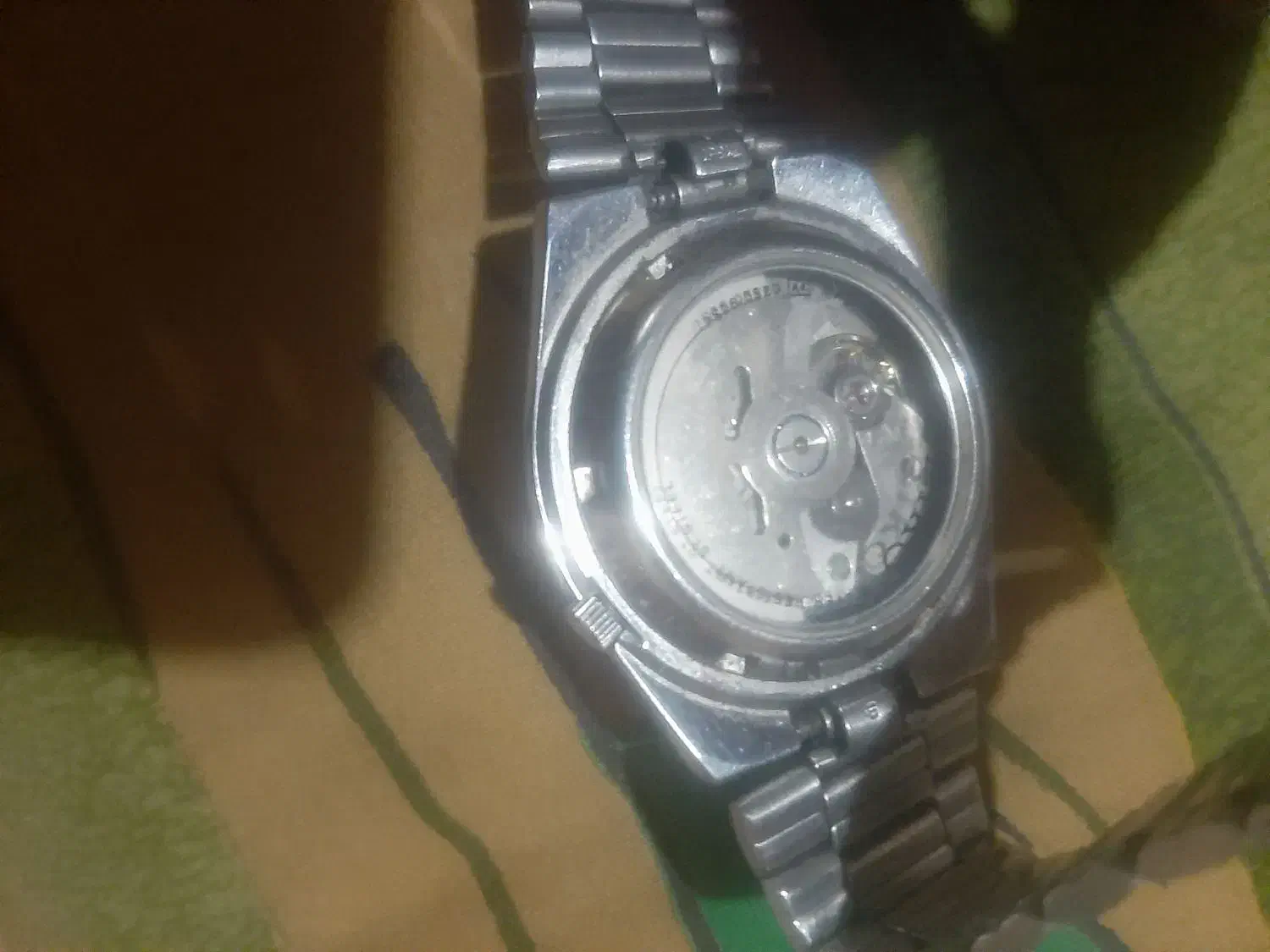 سیکواصل پشت شیشه ای|ساعت|فردیس, شهرک ارم|دیوار