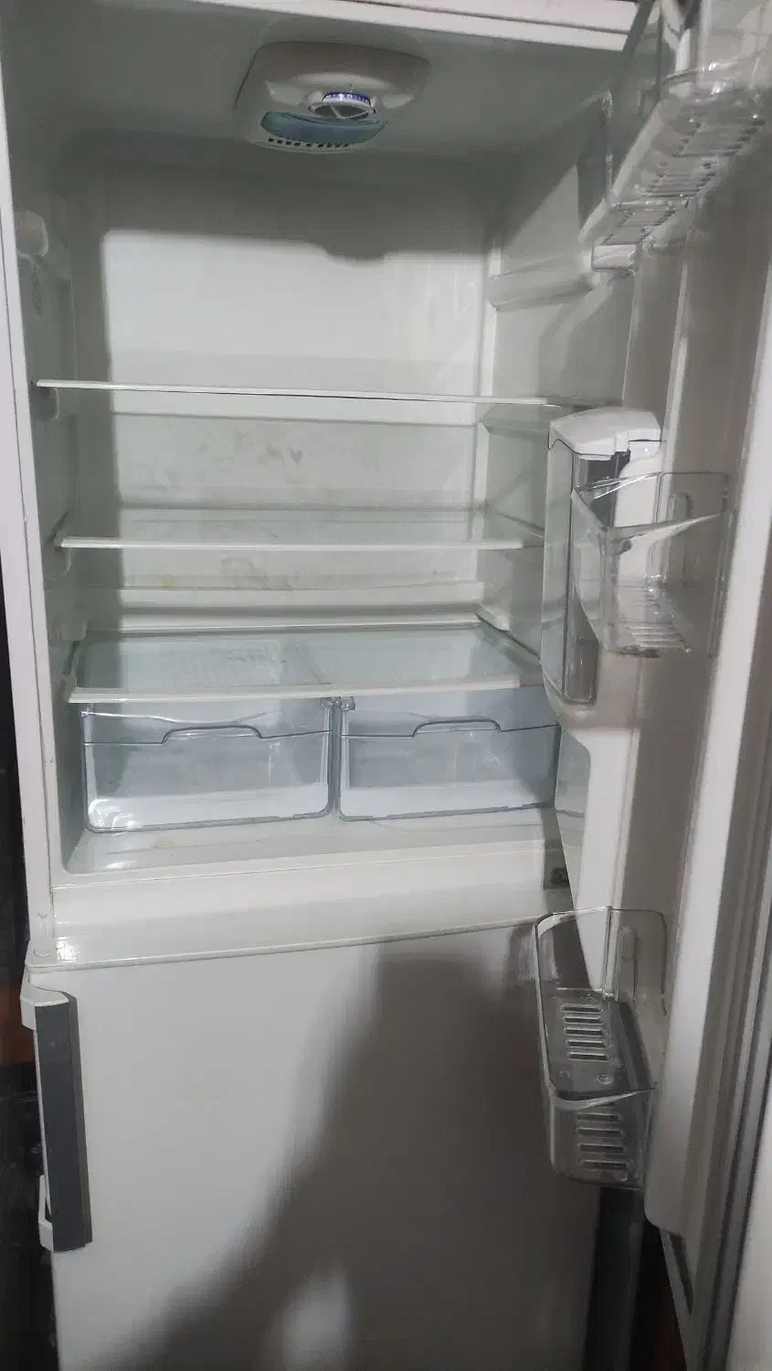 یخچال فریزر دیجیتالی اورست در حد نو بدون برفک|یخچال و فریزر|همدان, |دیوار