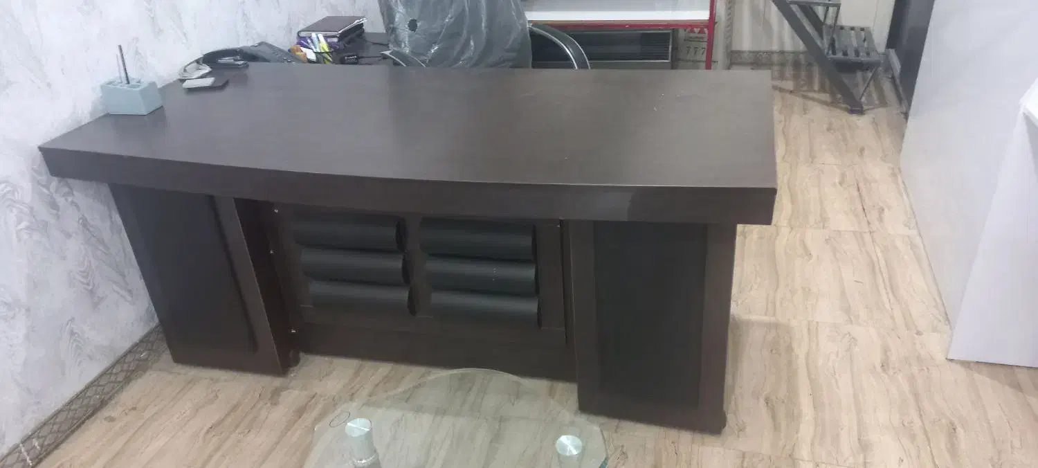 تعدادی میز اداری وصندلی چرخشی|مبلمان اداری|اراک, |دیوار