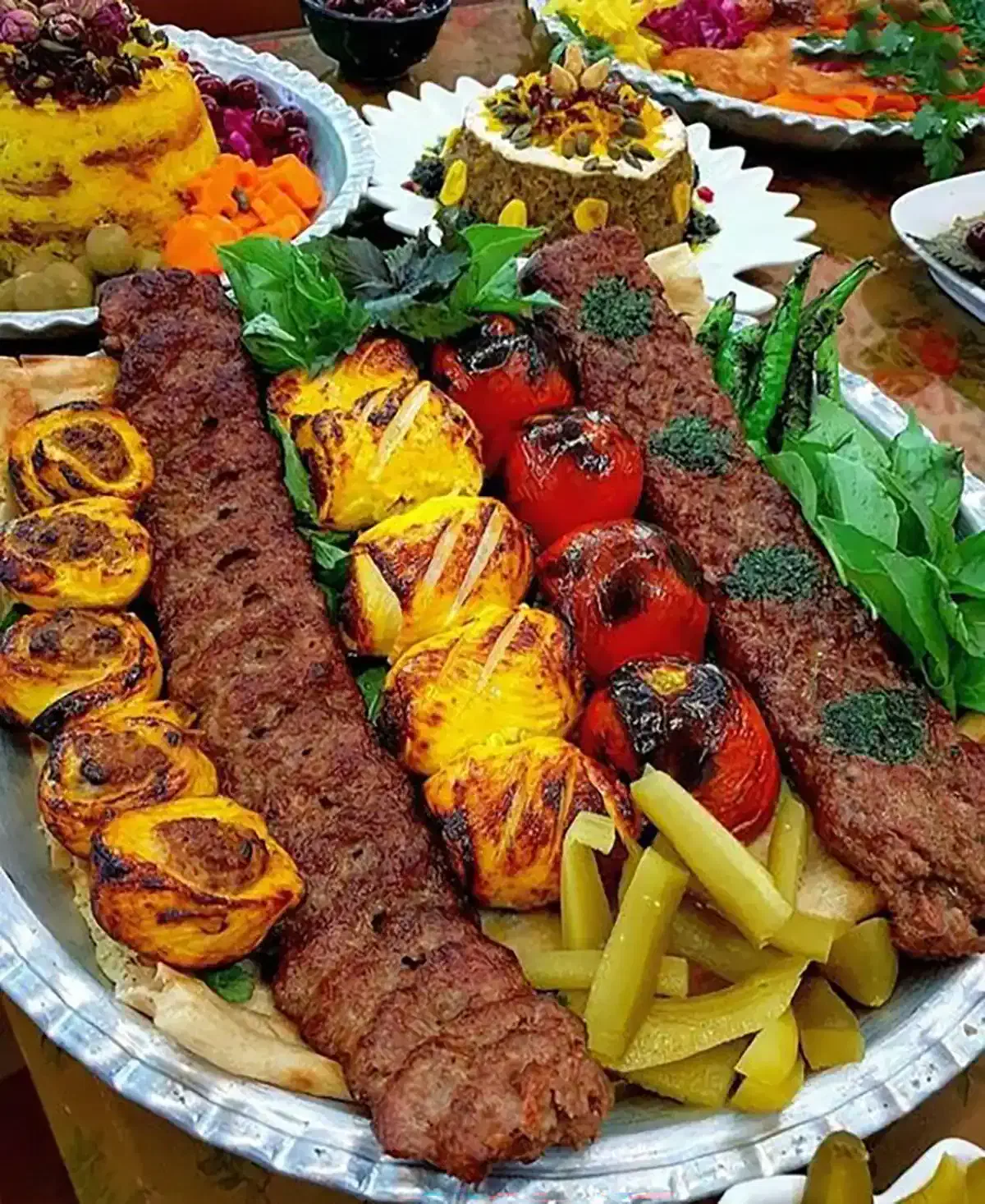 استخدام ۱۲نفرکارگر ساده دررستوران با جای خواب غذا|استخدام خدمات فروشگاه و رستوران|تهران, پاسداران|دیوار