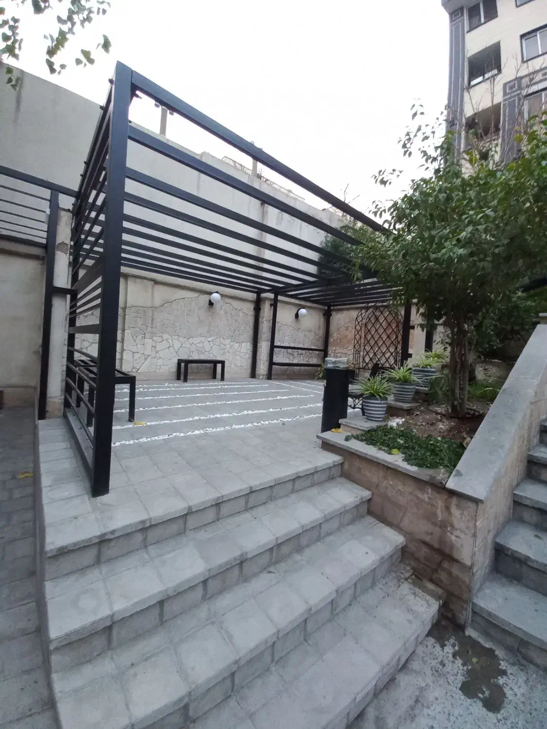 ۷۵متر ۲خ ، فول ، ۴۰متر سوئیت مجزا ، پاسیو، جهانتاب