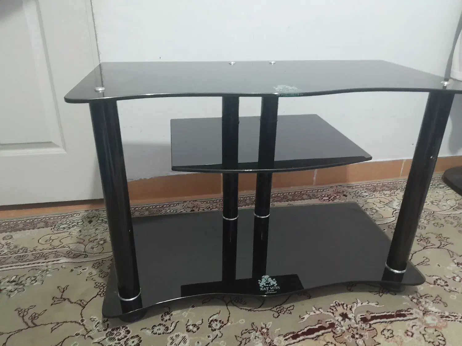 میز. تلویزیون . شیشهای|میز تلویزیون|صومعهسرا, |دیوار