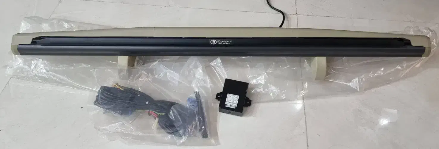 پرده برقی خودرو یونیورسال یونیورسال|قطعات یدکی و لوازم جانبی|شیراز, ستارخان|دیوار