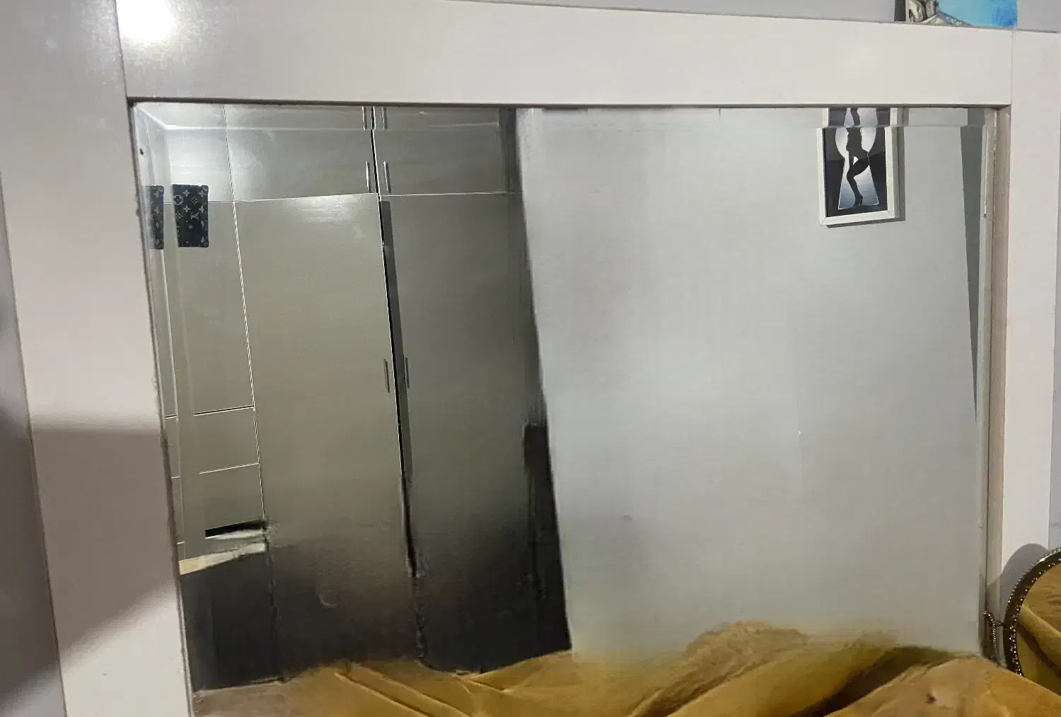 اباژور کنار سالنی و ایینه اتاق خواب|لوستر و چراغ آویز|صدرا-فارس, فاز ۱|دیوار